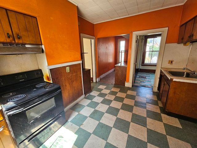 29 Yale St, Springfield, MA 01109