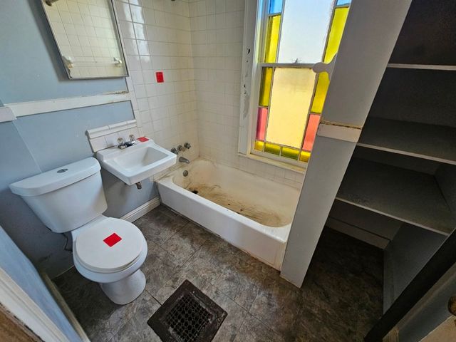 29 Yale St, Springfield, MA 01109