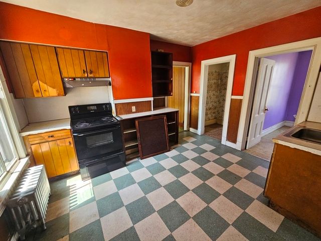 29 Yale St, Springfield, MA 01109