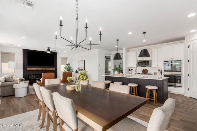 18609 W DIANA Avenue, Waddell, AZ 85355