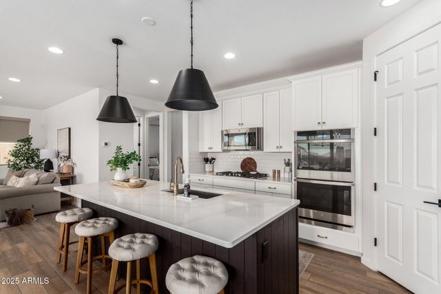 18609 W DIANA Avenue, Waddell, AZ 85355