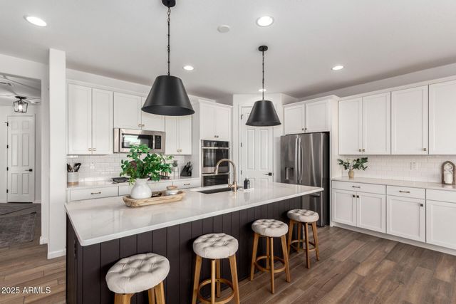 18609 W DIANA Avenue, Waddell, AZ 85355