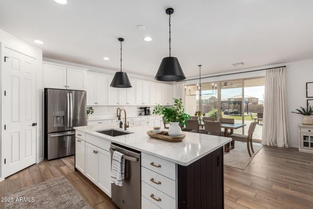 18609 W DIANA Avenue, Waddell, AZ 85355