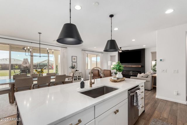 18609 W DIANA Avenue, Waddell, AZ 85355