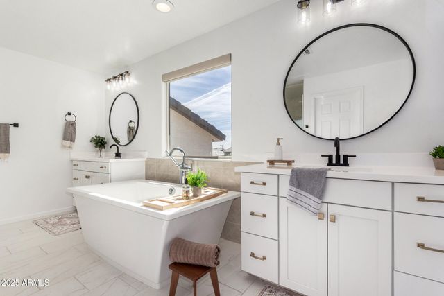 18609 W DIANA Avenue, Waddell, AZ 85355