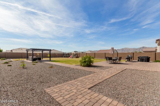 18609 W DIANA Avenue, Waddell, AZ 85355