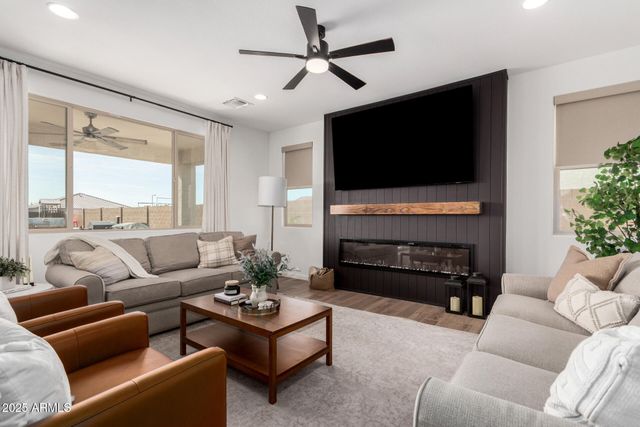 18609 W DIANA Avenue, Waddell, AZ 85355