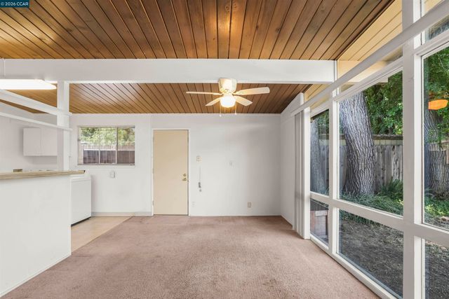 210 Riley Dr, Pacheco, CA 94553