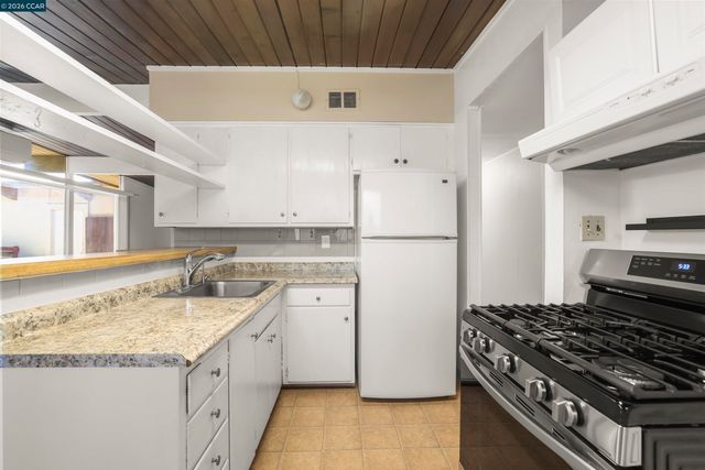 210 Riley Dr, Pacheco, CA 94553