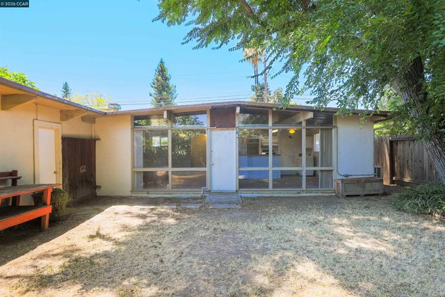 210 Riley Dr, Pacheco, CA 94553