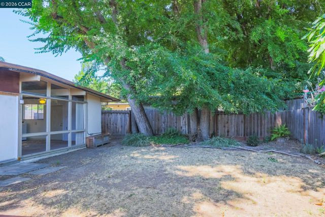 210 Riley Dr, Pacheco, CA 94553