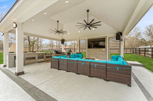 28515 Champions Ridge Road, Magnolia, TX 77354