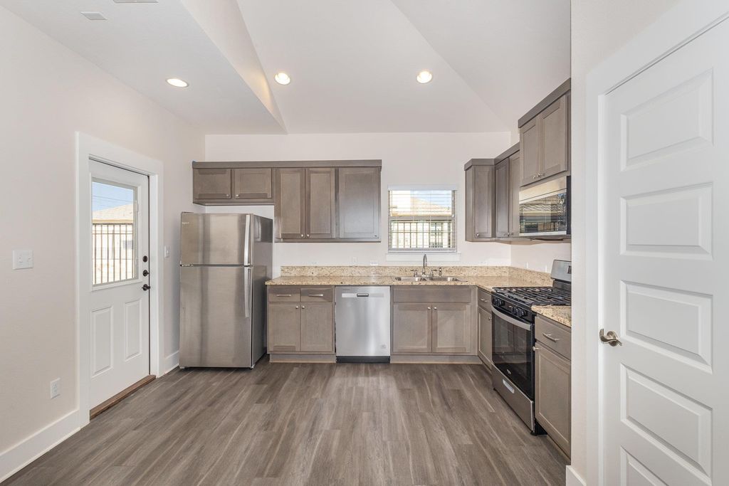 1300 Black Locust DR W 501, Pflugerville, TX 78660