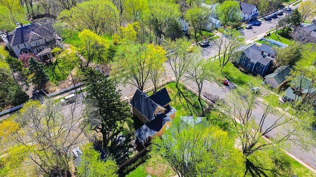 906 4th Street N, Stillwater, MN 55082