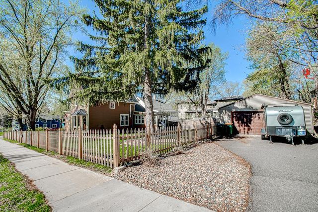 906 4th Street N, Stillwater, MN 55082
