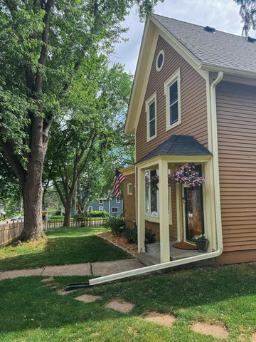 906 4th Street N, Stillwater, MN 55082