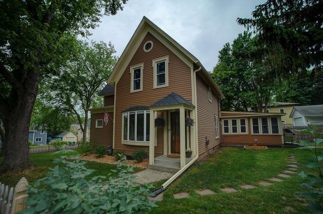 906 4th Street N, Stillwater, MN 55082