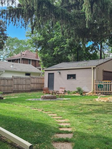 906 4th Street N, Stillwater, MN 55082