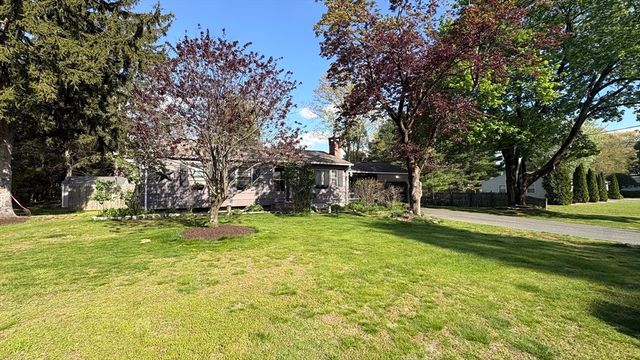 15 Fairhaven, East Longmeadow, MA 01028