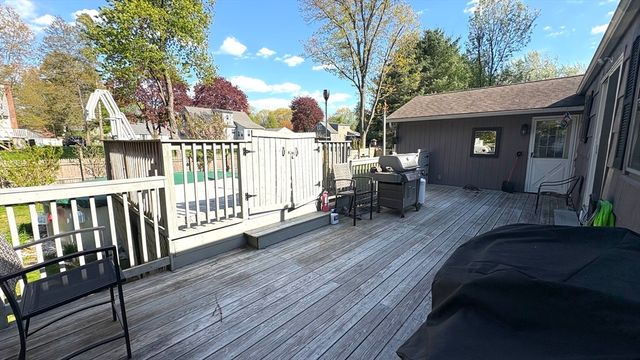 15 Fairhaven, East Longmeadow, MA 01028