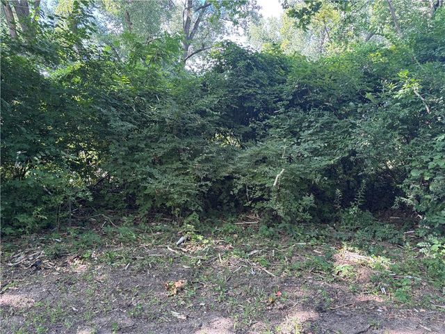 7035 Holliday Drive, Kansas City, KS 66106