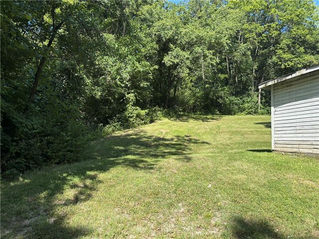 7035 Holliday Drive, Kansas City, KS 66106