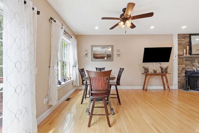 6 Pond Court, Leicester, MA 01611