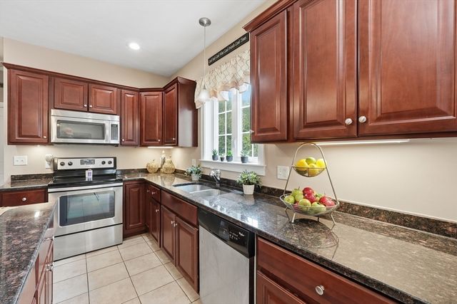 6 Pond Court, Leicester, MA 01611