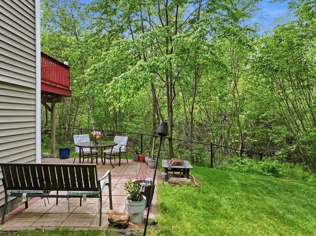 6 Pond Court, Leicester, MA 01611