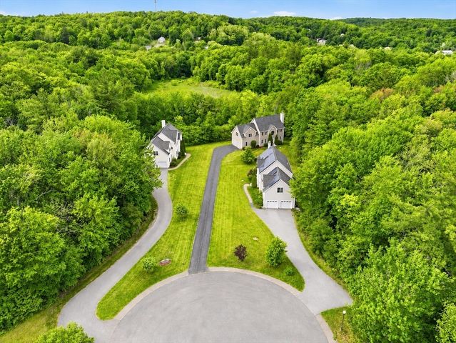 6 Pond Court, Leicester, MA 01611