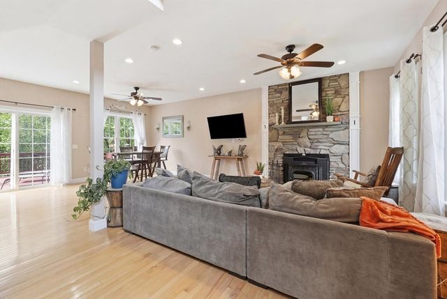 6 Pond Court, Leicester, MA 01611