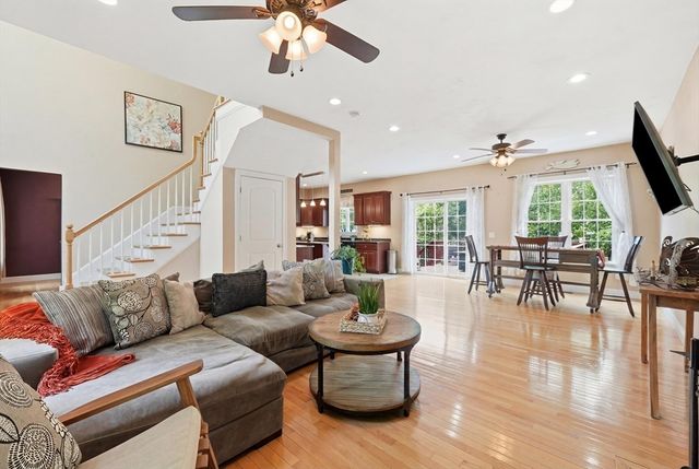 6 Pond Court, Leicester, MA 01611
