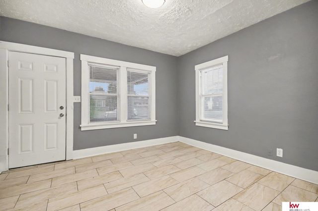 2870 Laurel Avenue, Omaha, NE 68111