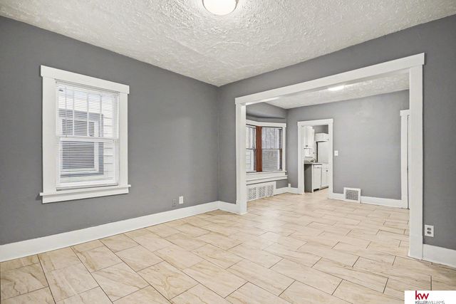 2870 Laurel Avenue, Omaha, NE 68111