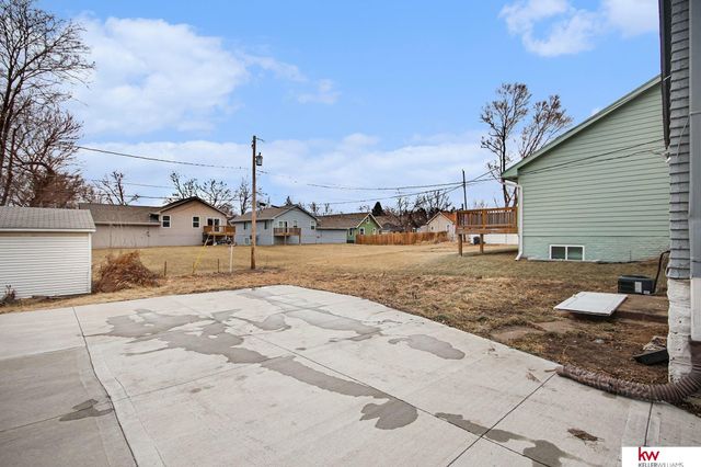 2870 Laurel Avenue, Omaha, NE 68111