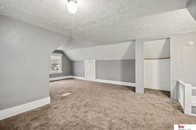 2870 Laurel Avenue, Omaha, NE 68111