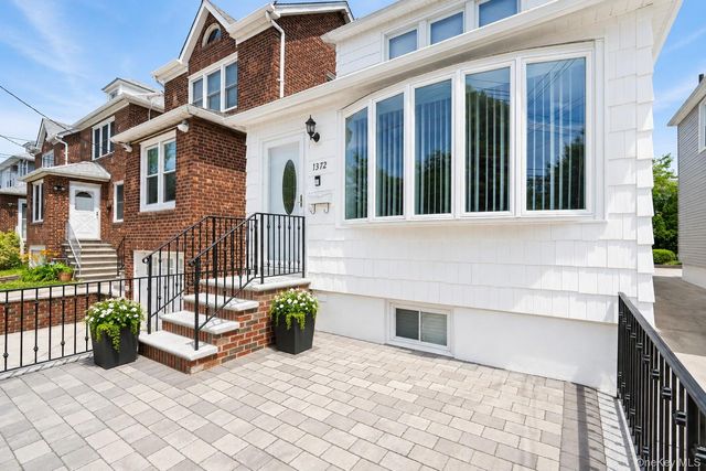 1372 Hollywood Avenue, Bronx, NY 10461