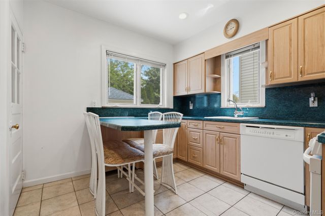 1372 Hollywood Avenue, Bronx, NY 10461