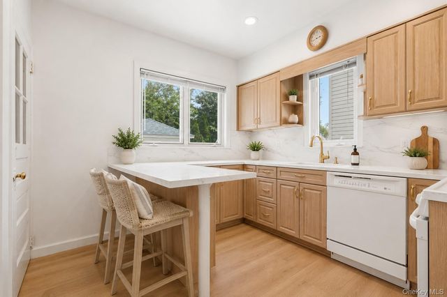 1372 Hollywood Avenue, Bronx, NY 10461