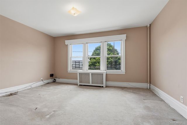 1372 Hollywood Avenue, Bronx, NY 10461
