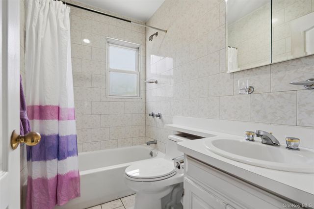 1372 Hollywood Avenue, Bronx, NY 10461