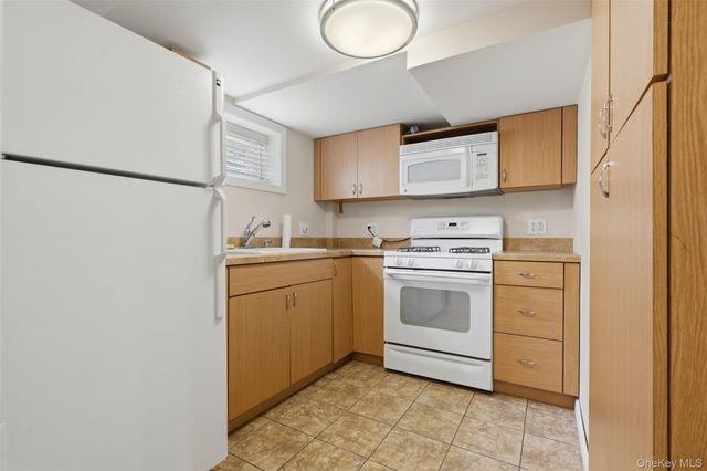 1372 Hollywood Avenue, Bronx, NY 10461