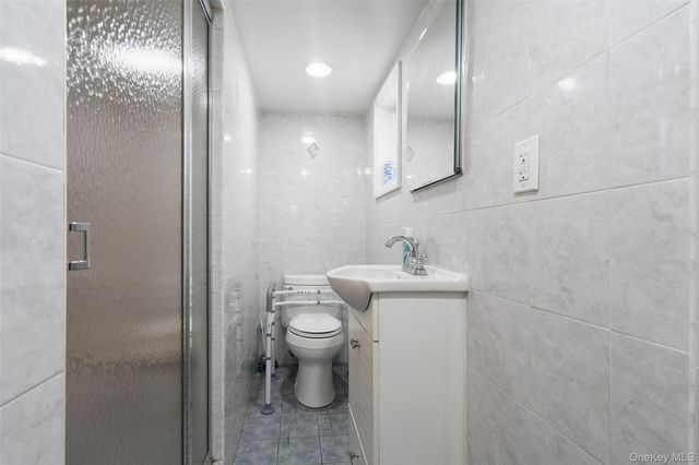 1372 Hollywood Avenue, Bronx, NY 10461