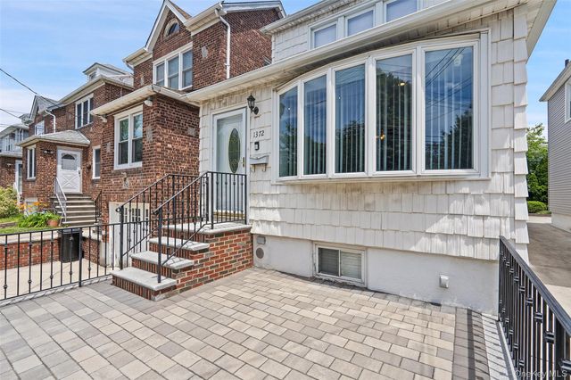 1372 Hollywood Avenue, Bronx, NY 10461