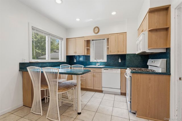 1372 Hollywood Avenue, Bronx, NY 10461