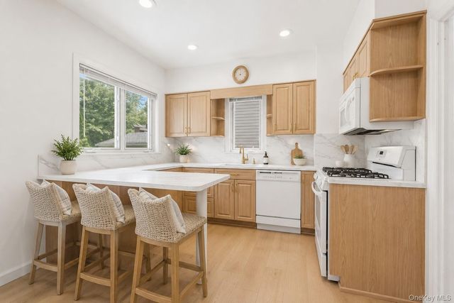 1372 Hollywood Avenue, Bronx, NY 10461