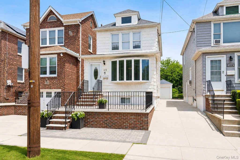 1372 Hollywood Avenue, Bronx, NY 10461