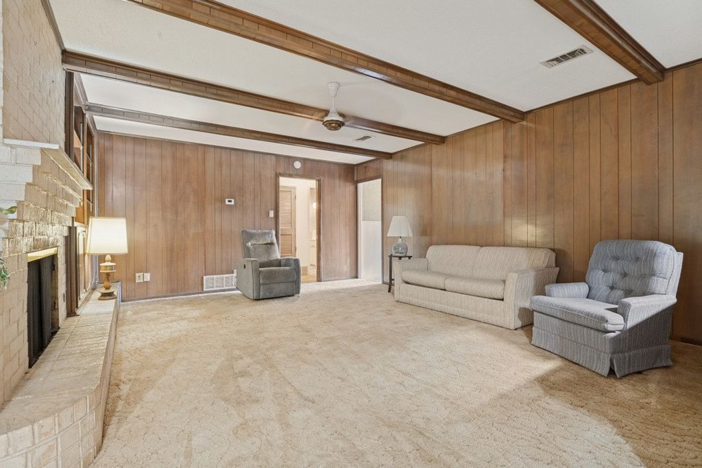 105 W Lilly Lane, Arlington, TX 76010 — photo 2