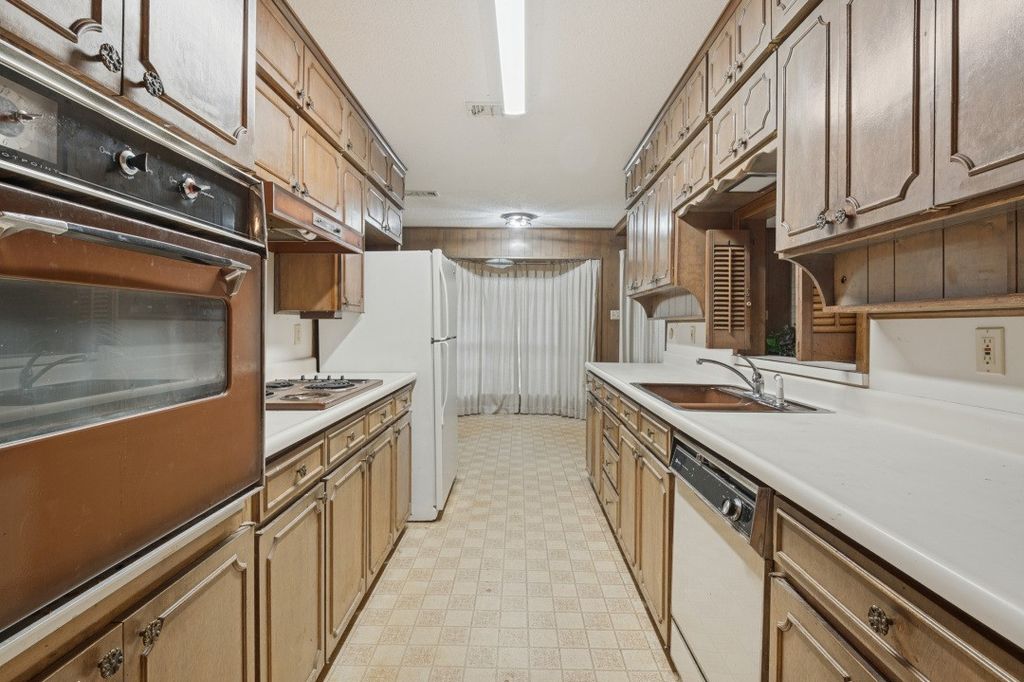 105 W Lilly Lane, Arlington, TX 76010 — photo 4