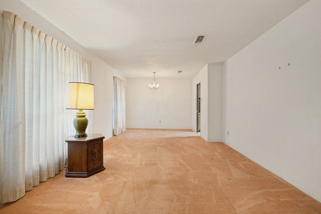 105 W Lilly Lane, Arlington, TX 76010 — photo 5